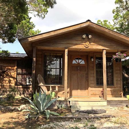 Rockin' B Ranch Love Shack Pipe Creek Екстериор снимка