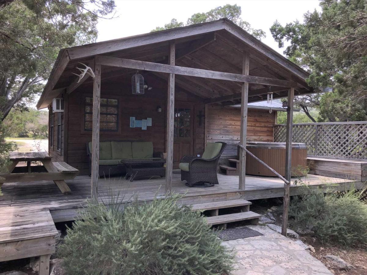 Rockin' B Ranch Love Shack Pipe Creek Екстериор снимка